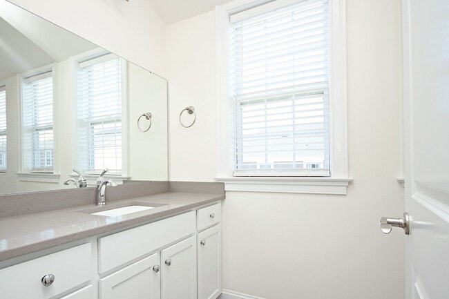 Building Photo - Light-Filled, Dog-Friendly Old Trail Townhome