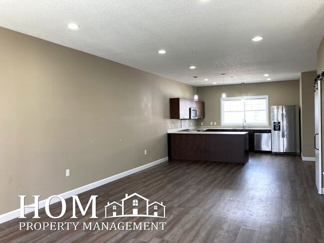 Building Photo - Modern 4BR/2.5BA Townhome Available 8/1