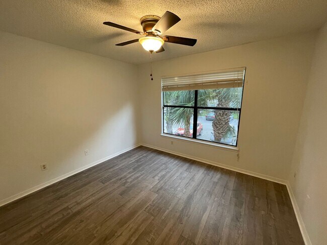 Building Photo - ANNUAL RENTAL - OASIS- 2 BED 2 BATH 2ND FLOOR