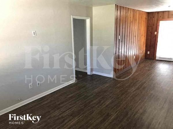 Building Photo - 3105 McKinney Dr