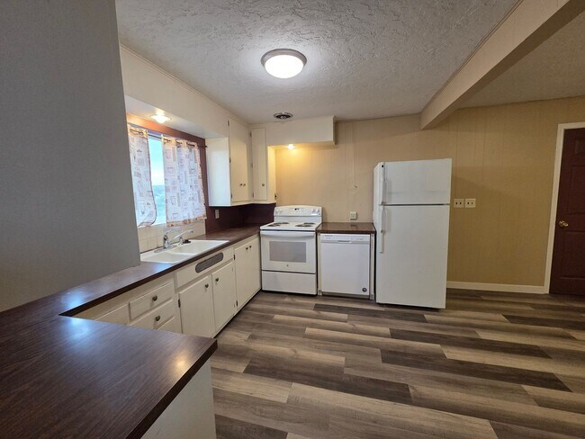 Building Photo - Orchards Home with a View