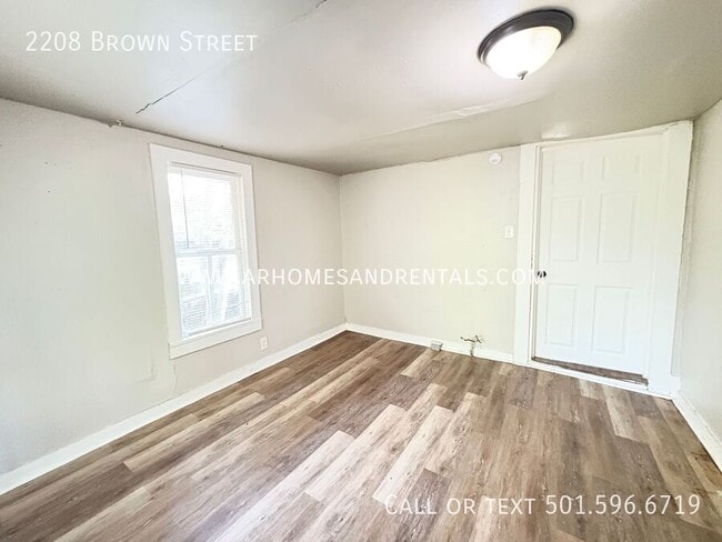 Building Photo - 2208 Brown St