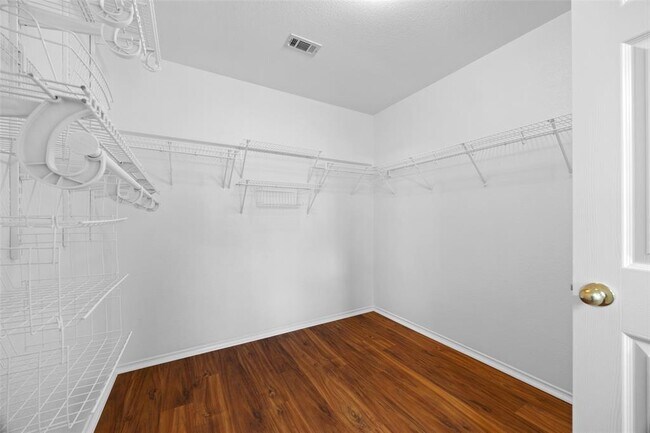 Building Photo - 1225 Tudor House Rd