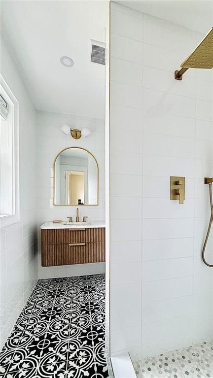 Building Photo - 38 Delmont Dr NE