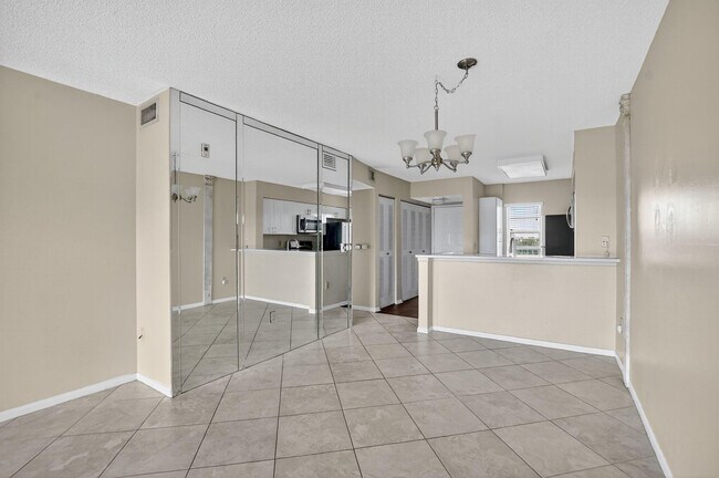 Building Photo - 2236 N Cypress Bend Dr