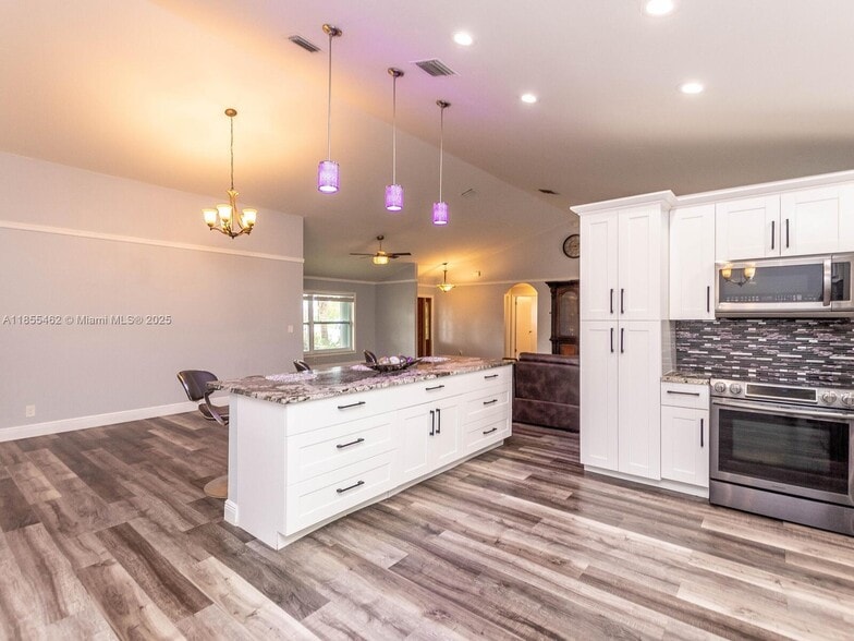 Building Photo - 9939 Majestic Way