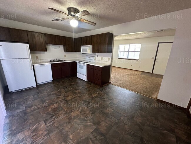 Building Photo - $850 - 2 bed 1 bath - Duplex