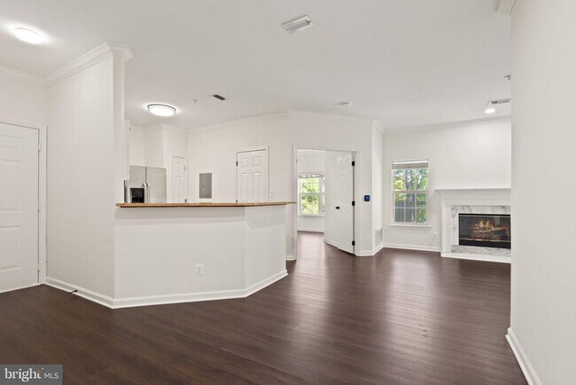 Building Photo - 1704 Lake Shore Crest Dr