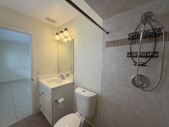 Building Photo - "Charming 3-Bedroom with 2 Full Baths in North Port"