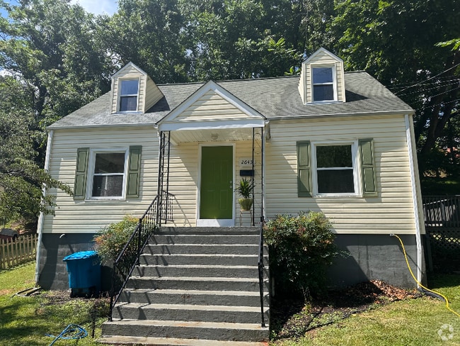 Building Photo - 2643 Lansing Dr SW