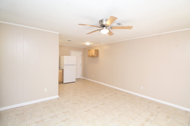 Building Photo - Updated 2-Bedroom Unit in Milton – Conveni...