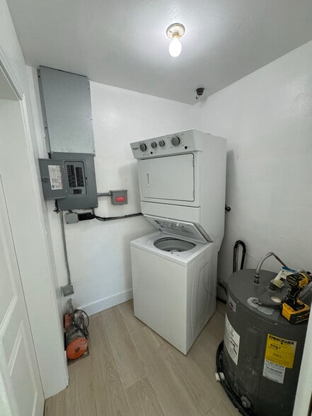 Building Photo - 11423 77th Ave