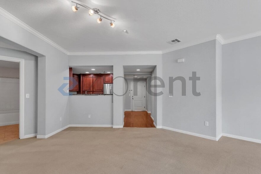 Building Photo - Unit 5405