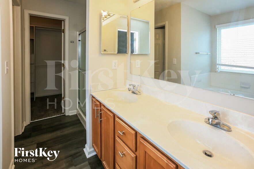 Building Photo - 6367 Waterstone Dr