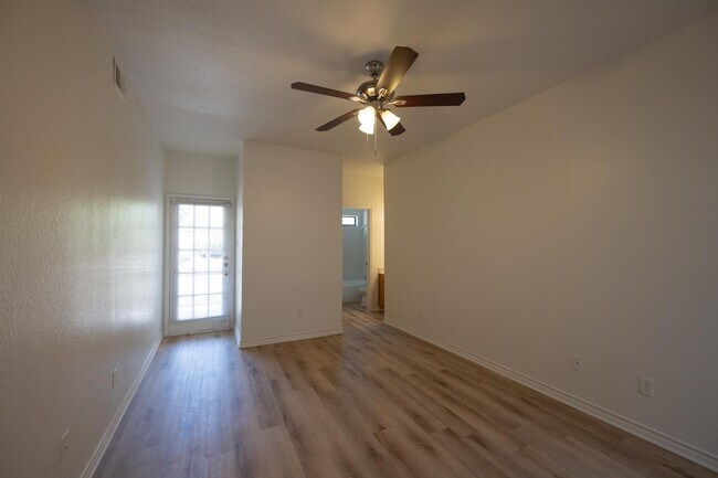 Building Photo - 3001 Cedar St