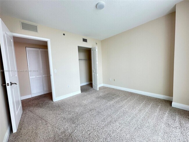 Building Photo - 2681 N Flamingo Rd