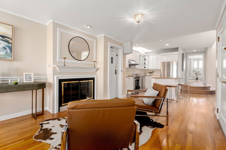 Building Photo - 458 Beacon St