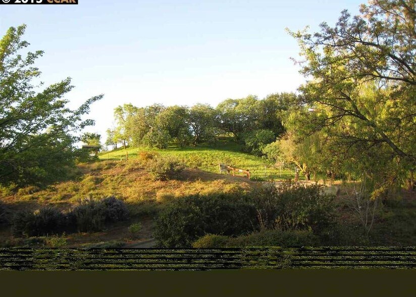Building Photo - 1446 Quail View Cir