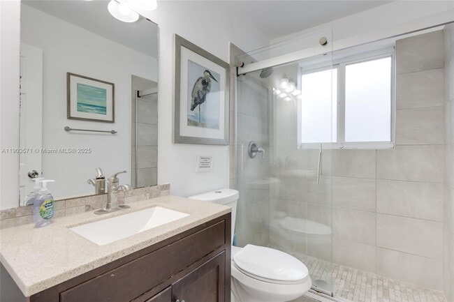 Building Photo - 906 N 13th Ave