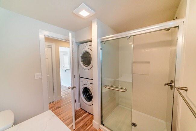 Building Photo - 329 Lakeside Ave S