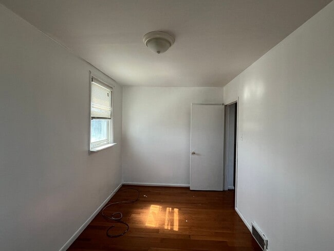 Building Photo - 1851 Strahle St