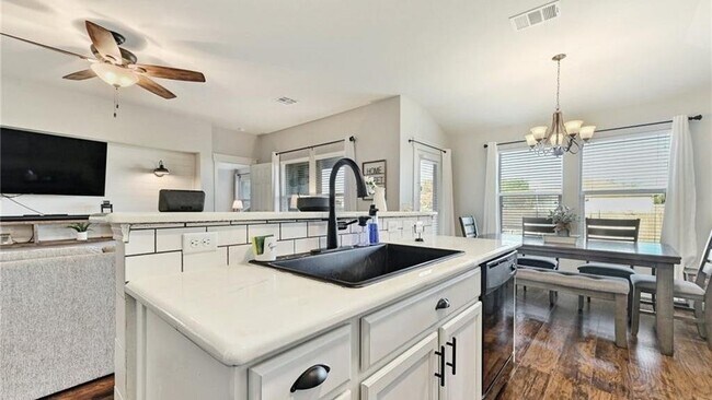 Building Photo - 436 Musgrav-