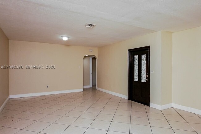 Building Photo - 623 W 63rd Dr