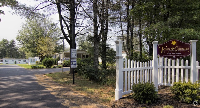 Building Photo - Town & Country Village