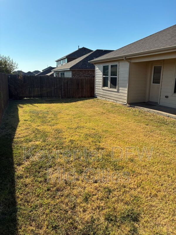Building Photo - 1904 Meadow Crest Dr