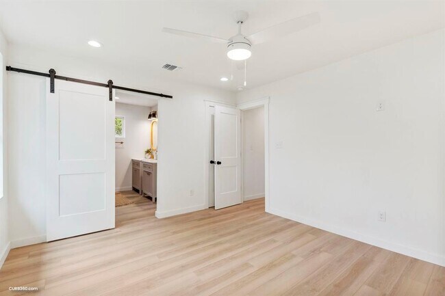 Building Photo - 381 Perryman St