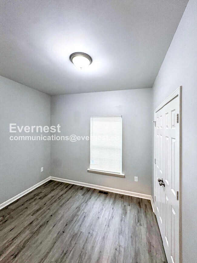 Building Photo - 4 Bed, 3 Bath Home with Off-Street Parking / Pet-Friendly / Coming Soon!