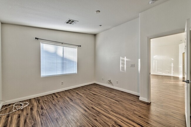 Building Photo - 10096 Sunset Palisades Way