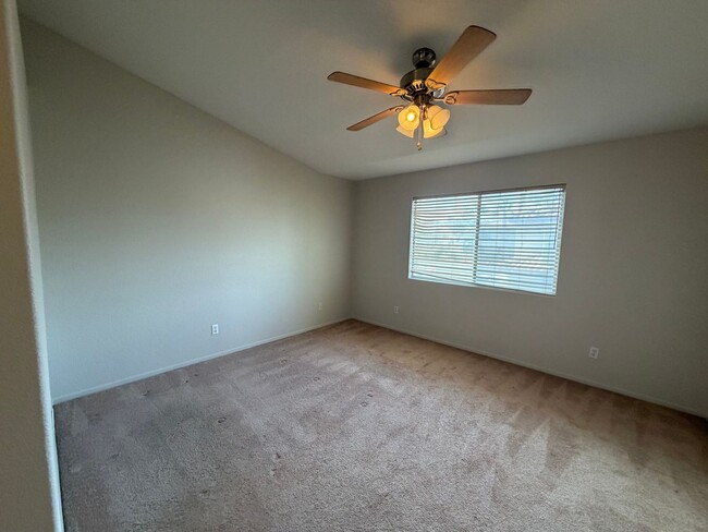 Building Photo - Corner lot townhome