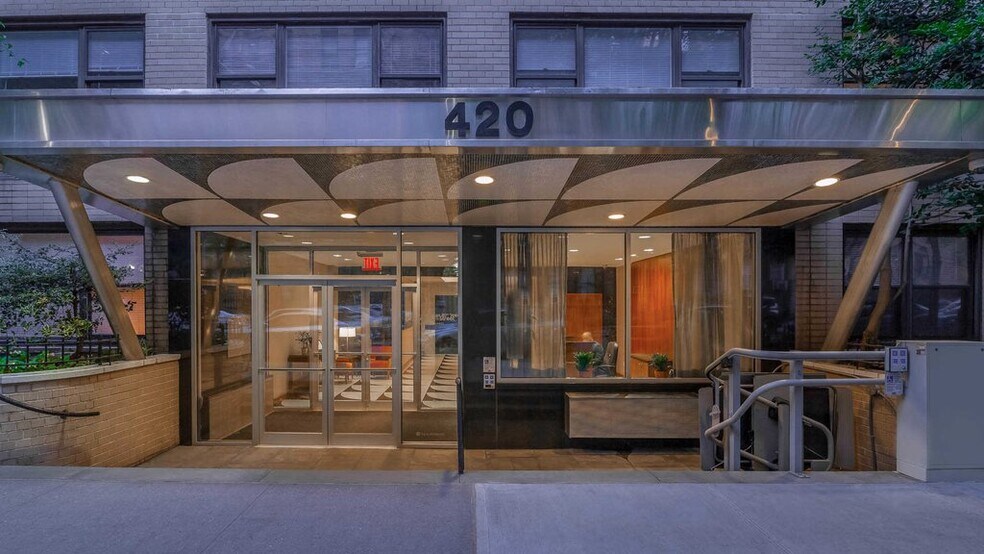 Building Photo - 420 E 80th St