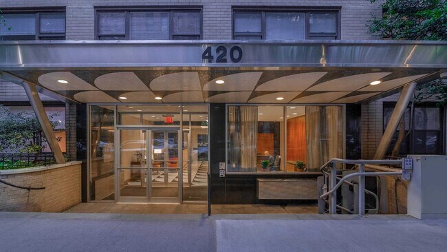 Building Photo - 420 E 80th St