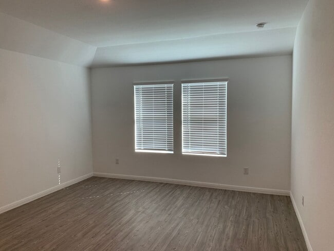 Building Photo - Luxury Vinyl Plank (No Carpet) /  Fridge Included / Office / Covered Back Patio / CISD