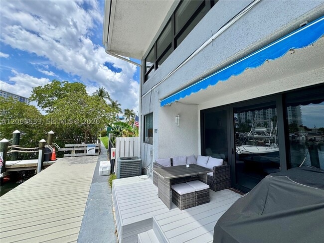Building Photo - 350 Poinciana Island Dr