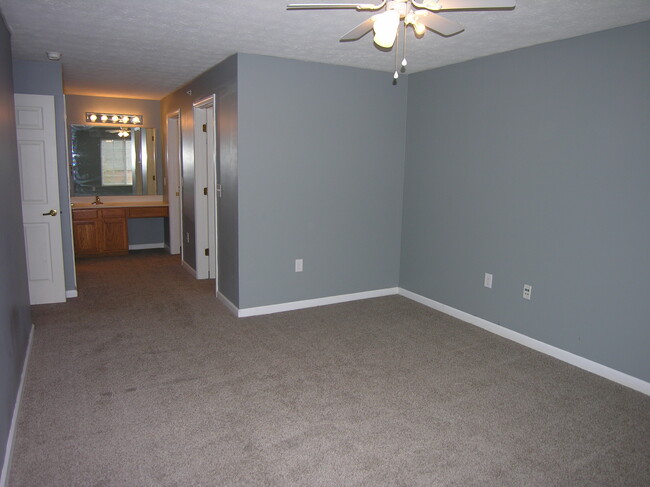 Building Photo - 8921 Hunters Creek Dr