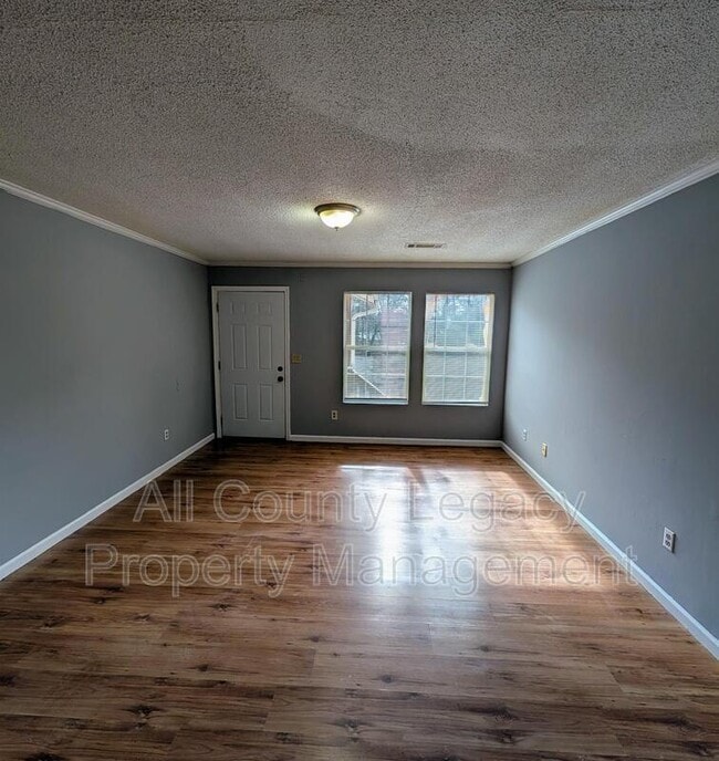 Building Photo - 4677 Lois Dr