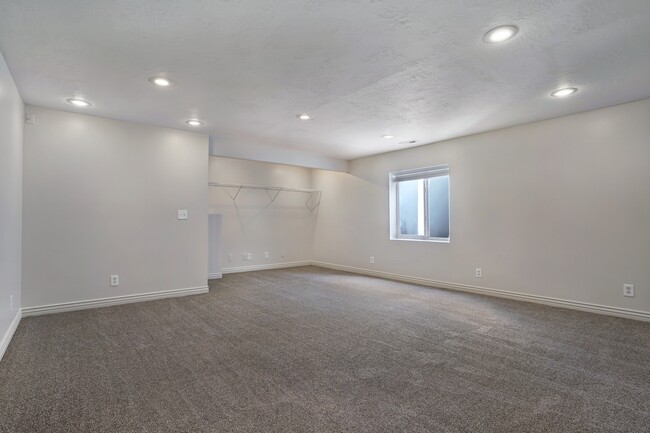 Building Photo - 623 W 930 N