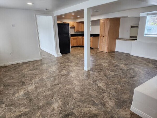 Building Photo - 1 Month FREE! Imperial Beach, Spacious 1BR/1BA Unit only 1 Block from the beach!