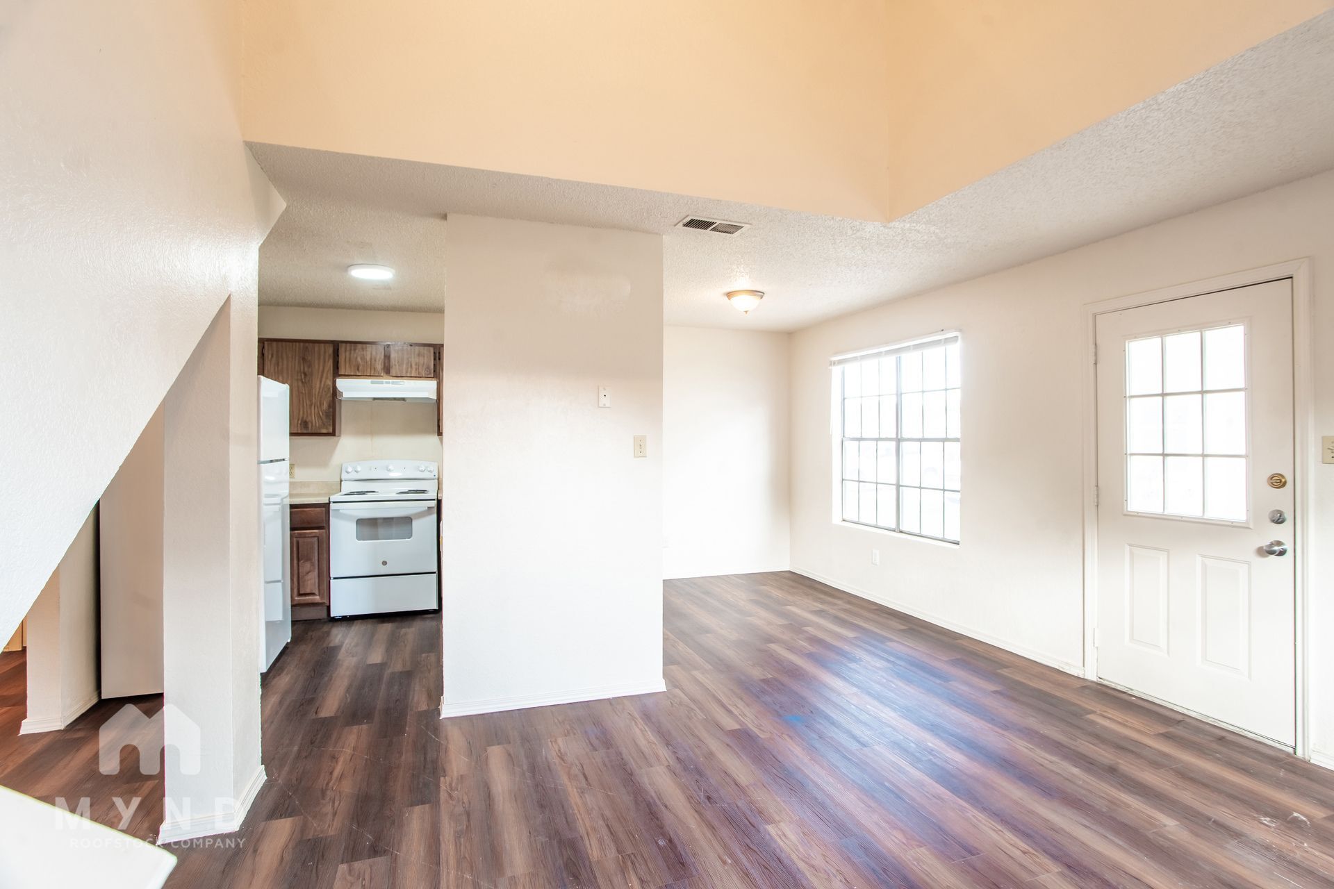 Building Photo - 2214 Creekside Ln