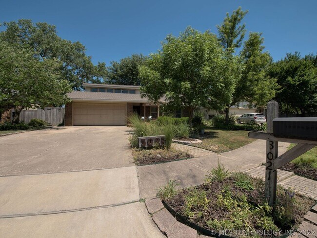 Building Photo - 3021 S Ash Ave