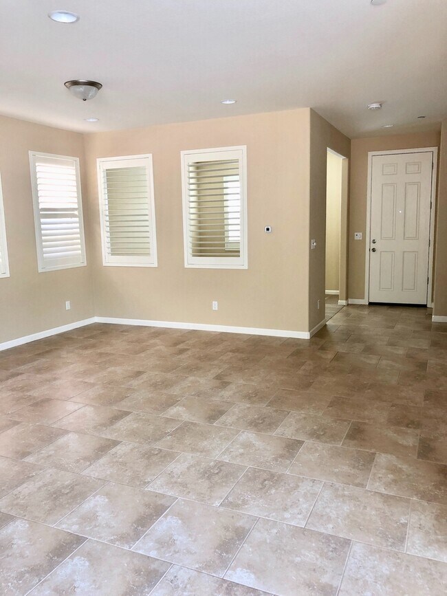 Building Photo - 2404 N Chardonnay Pl