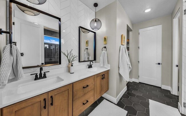 Building Photo - Stunning and Spacious 3 Bedroom Home in Desert Color! Includes a Private Pool!