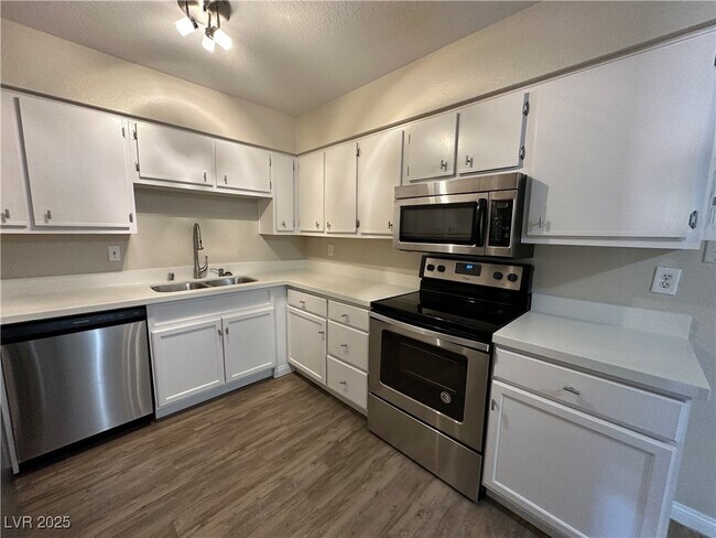 Building Photo - 3151 N Soaring Gulls Dr