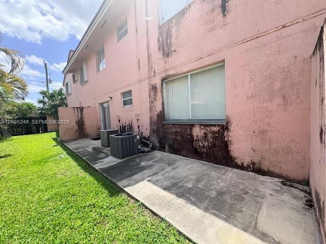 Building Photo - 8019 Lake Dr