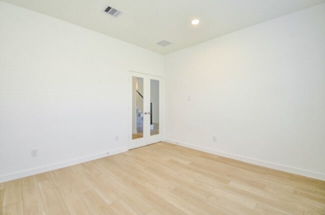 Building Photo - 2708 Pne Blf Dr