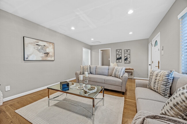 Building Photo - 2438 Upland Dr