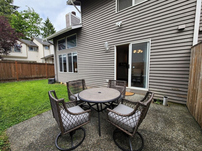 Building Photo - 15904 Admiralty Way